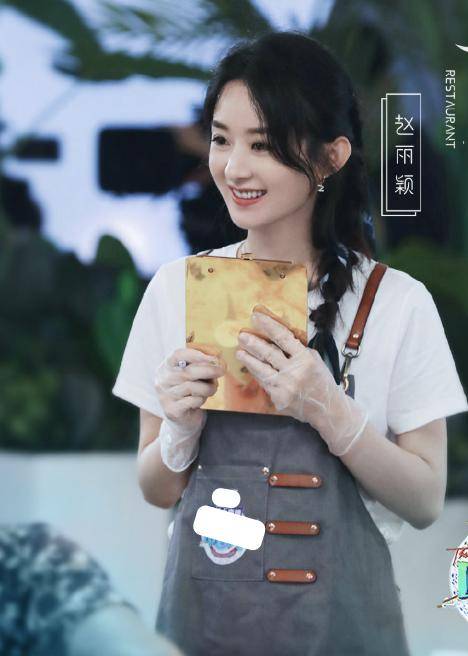 工装裤|赵丽颖现身机场，穿背心工装裤小蛮腰微露，配皮靴时髦又拉风