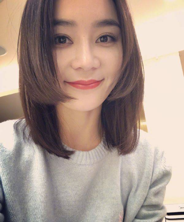 运动服|袁姗姗酷爱穿运动服，难怪被黑，这么“做作”的方式都想得出来