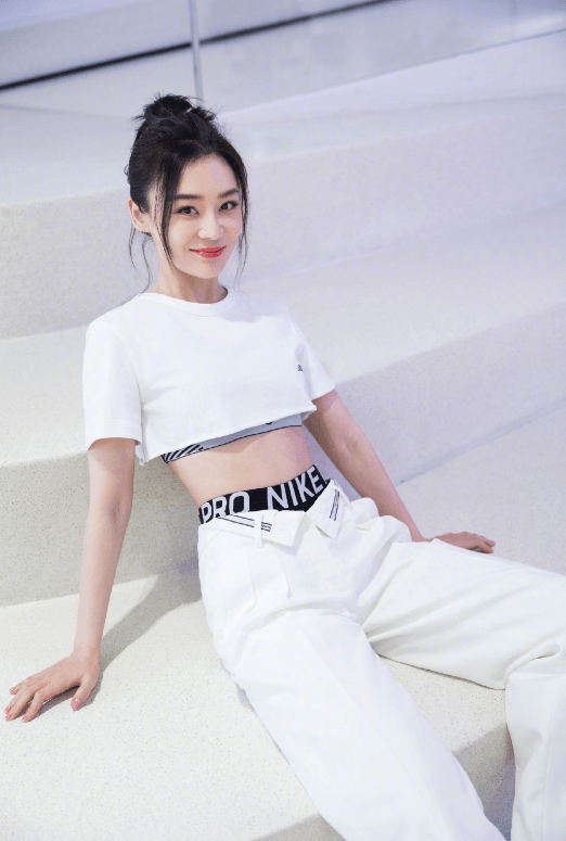 运动服|袁姗姗酷爱穿运动服，难怪被黑，这么“做作”的方式都想得出来