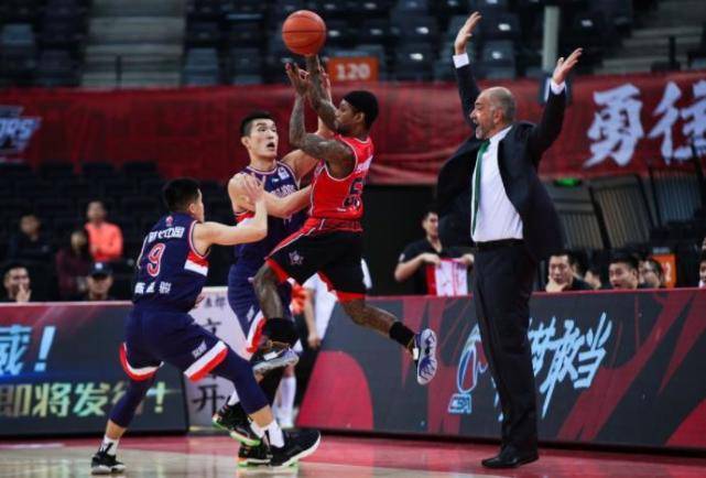 前北控男篮外援登陆欧洲联赛 身体素质出众 曾单场孝敬67分【泛亚电竞平台】(图6)
前北控男篮外援登陆欧洲联赛 身体素质出众 曾单场孝敬67分【泛亚电竞平台】(图6)