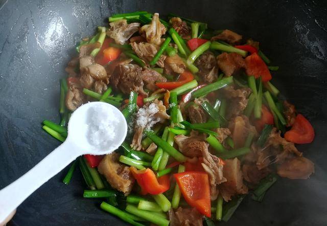 子姜怎么吃最好 4a5bbc5c4c144534b328a65ee1f058be.jpeg