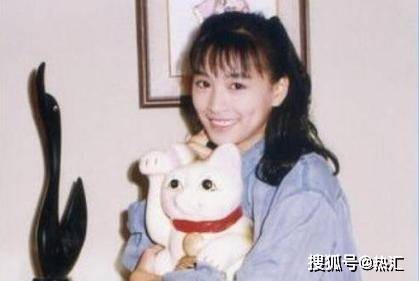 原创女儿被嘲丑！张庭护女心切晒童年丑照，一不小心又“坑”了女儿