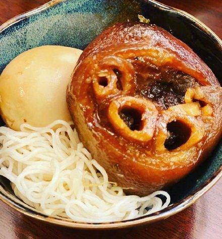 舒淇为冯德伦庆生,46岁冯德伦亲自下厨秀恩爱,