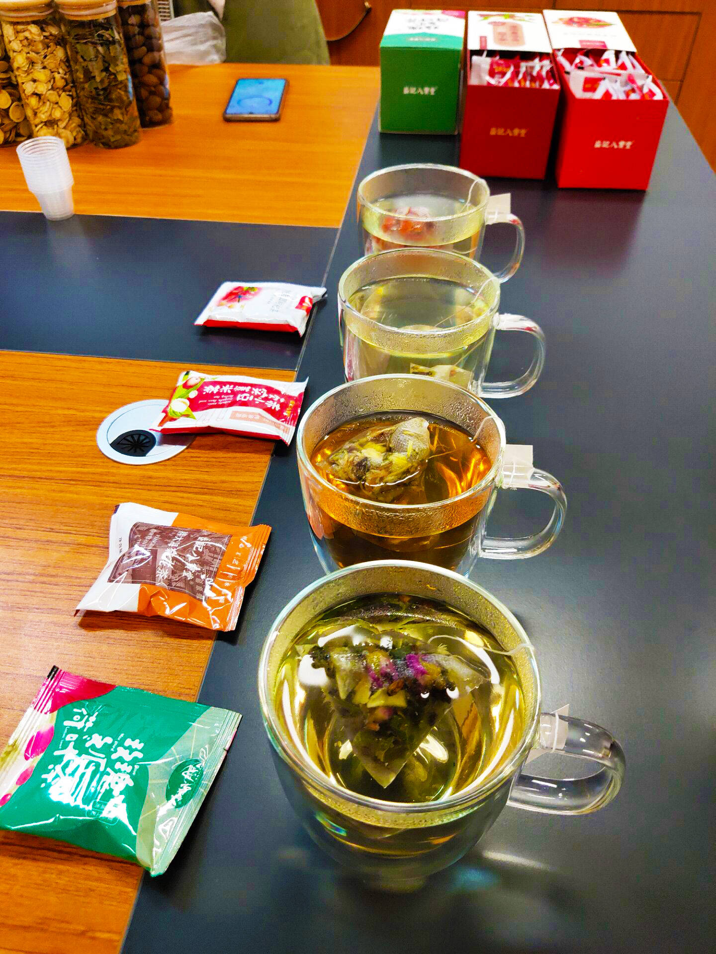 4款香港老中医私密配方养生茶,喝出肤白