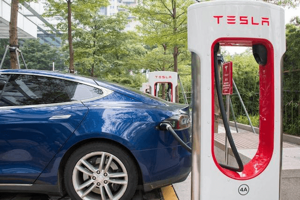 特斯拉|站着把钱挣了？不，其实特斯拉是让你跪着，再把你的钱挣了