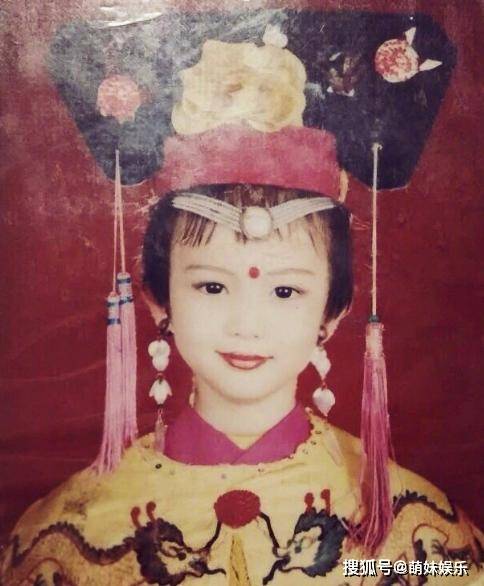 开直播被质疑美颜过度,金晨大方回应嘴歪:不