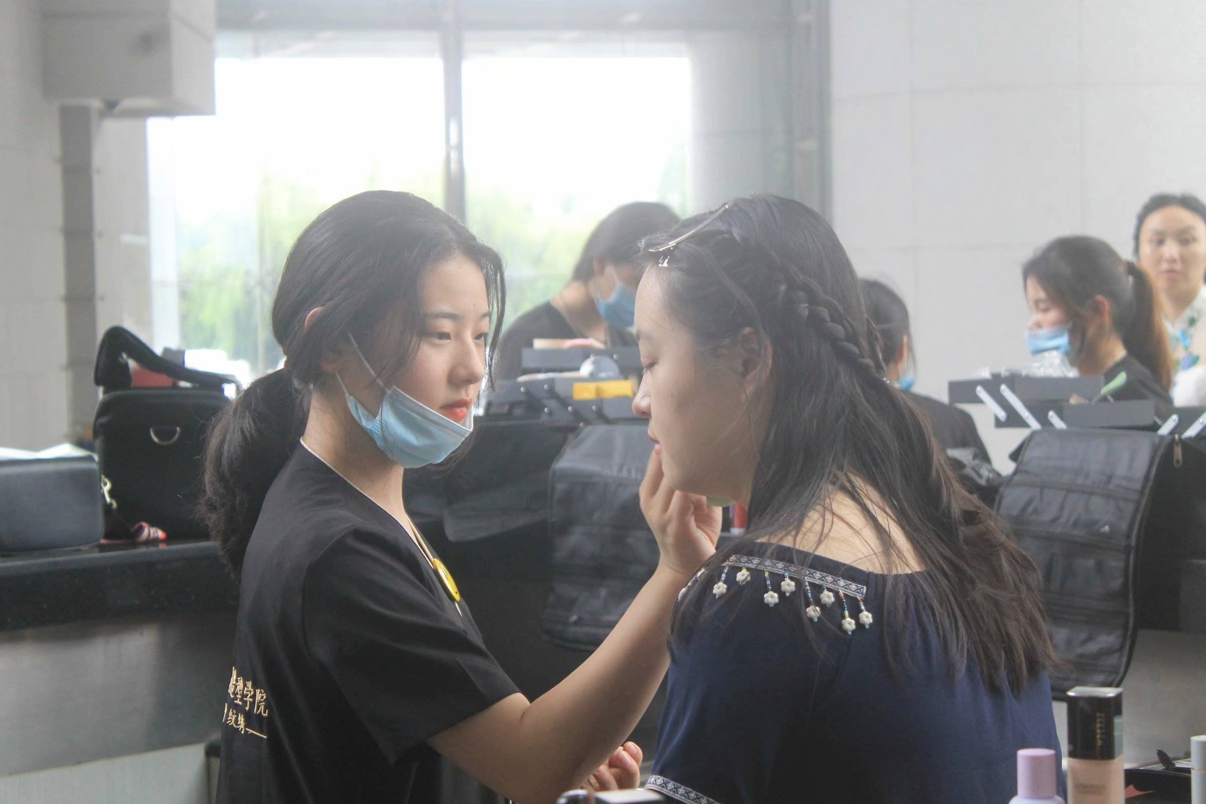 见闻记录|为什么学美容美发要去新好代学校，而不是在店里做学徒？