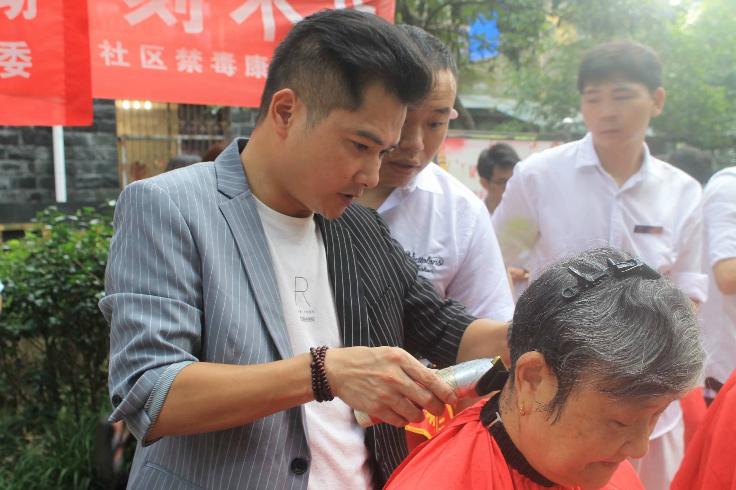 见闻记录|为什么学美容美发要去新好代学校，而不是在店里做学徒？