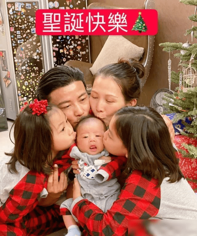 原创张晋与儿子东北话互动，乐儿已能独自站立，豪宅庭院曝光如植物园