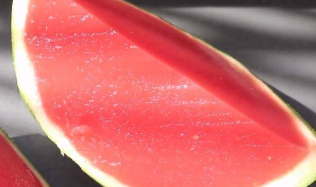 西瓜怎么分辨里面坏了 ca23838c946c4dd19a4b69a45bcdadef.jpeg