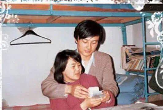 央视老主持聚会，金龟子王宁发福显老态，朱时