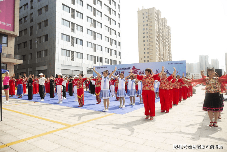 据菏泽市快乐舞步健身操协会会长康建丽介绍,该协会成立于2013年,经过