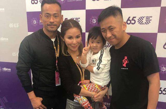 洗米华夫妇为大儿子庆生,洗米嫂笑容灿烂,都想开了