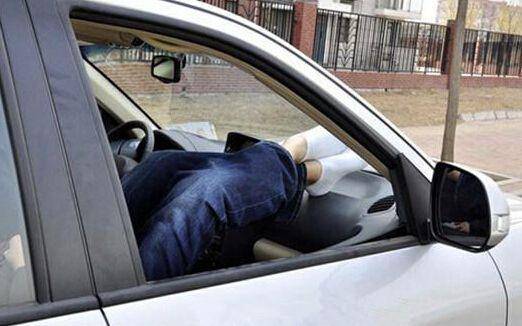 都是没|你们这些人,我不会再让你坐我的车了!对不起