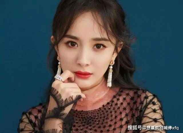 原创杨幂女儿正面照罕见曝光，看到真实样貌，网友：难怪不愿公开