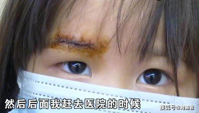 原创杭州2岁女童餐厅疯跑摔倒脸缝7针，妈妈：沙发上没水怎么会摔倒？