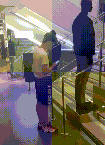 搞笑gif:男人的快乐,就是这么简单