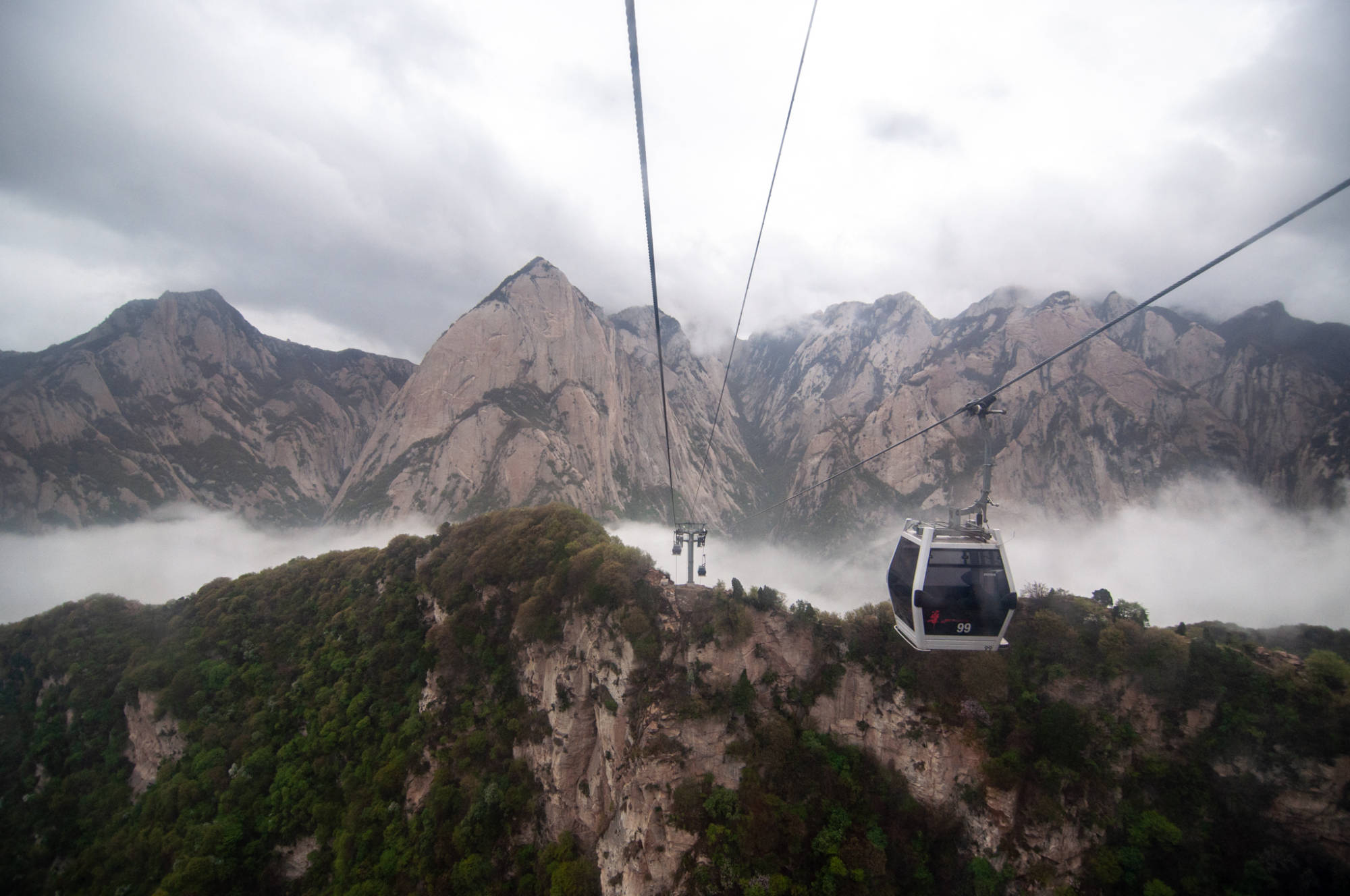 奇险天下第一山是什么山