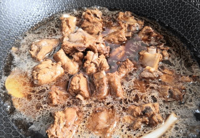 排骨焖饭放什么配菜 efffe5ce363b459f915b5dd6a2bb7d86.png