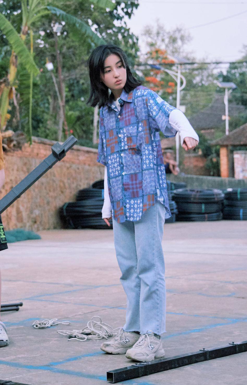 张子枫穿搭为什么会火邻家妹妹的舒适风穿出少女最美好的样子
