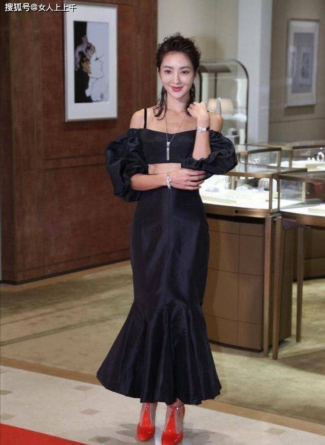 冉莹颖|被羡慕的两个星太太，如今一个活成仙女，一个生三胎身材以垮