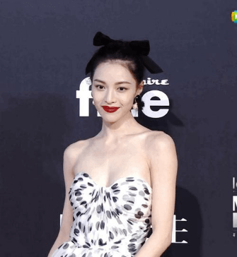 钟楚曦被称行走的时尚教科书她的穿搭秘诀帮你划重点