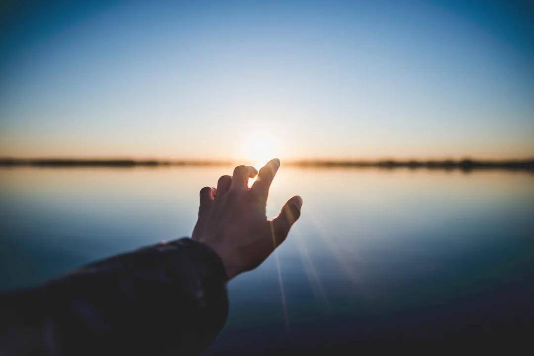 而在现代, 只要注意观察一个人的"四点",就基本上可以看清他的真面目