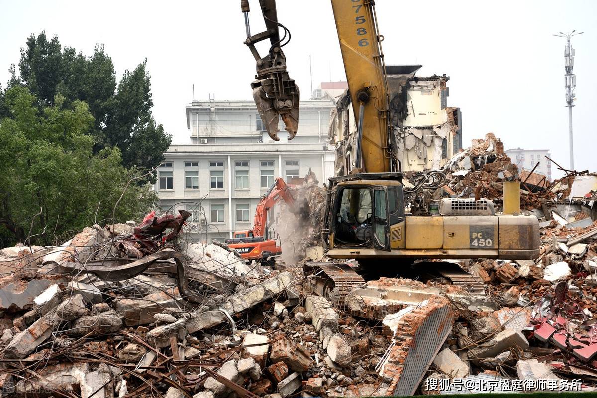 拆迁土地补偿是按现有人口_干裂的土地图片