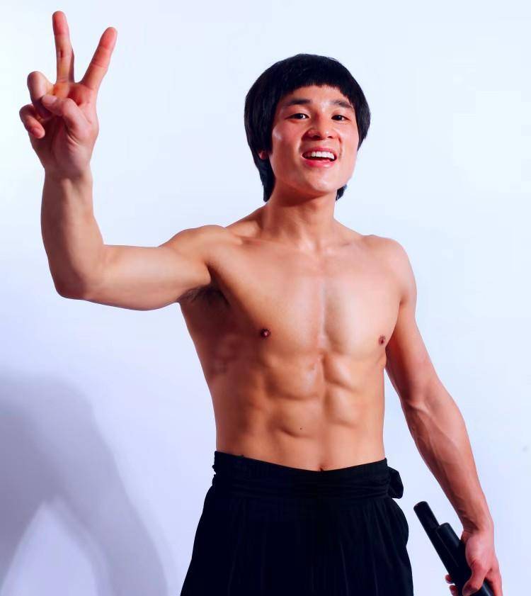 飞龙|原创现代李小龙喊话马化腾：好多人看不到我朋友圈，因为我流量太高了