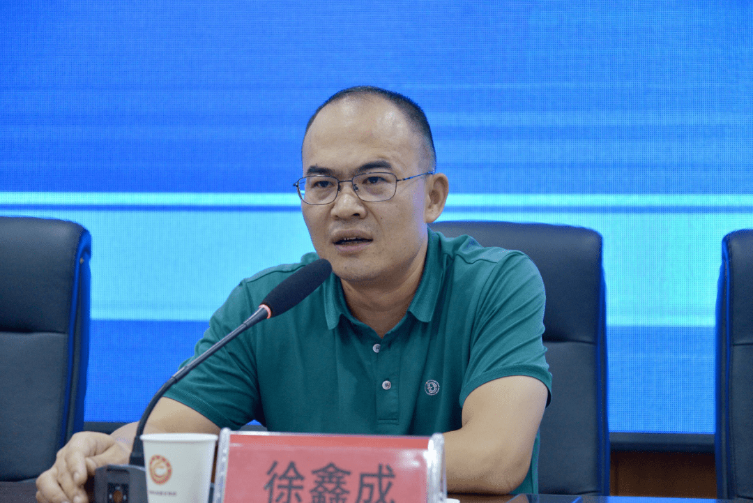 湘潭|湘潭凤凰中学举行新教师入职培训开班典礼暨拜师仪式