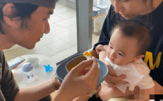 原创48岁古巨基庆生发文，句句不离夸赞儿子，却未提52岁高龄产妇妻子