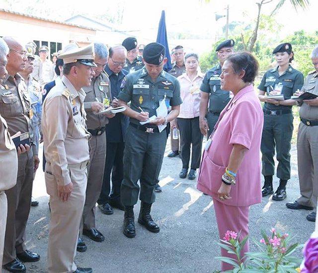 一身|泰国诗琳通公主瘦了！穿一身薄荷绿肚腩没了，被王后排挤都很大度