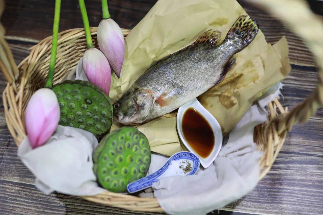 林洪|神婆私藏中古食谱①莲房鱼包 | 南宋林洪《山家清供》里的高颜值彩头菜！