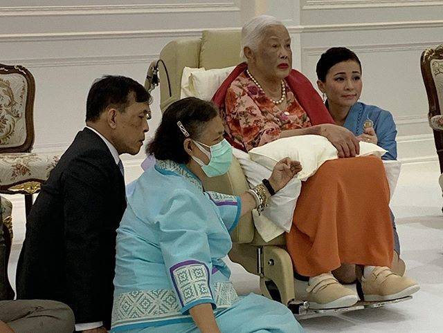 一身|泰国诗琳通公主瘦了！穿一身薄荷绿肚腩没了，被王后排挤都很大度