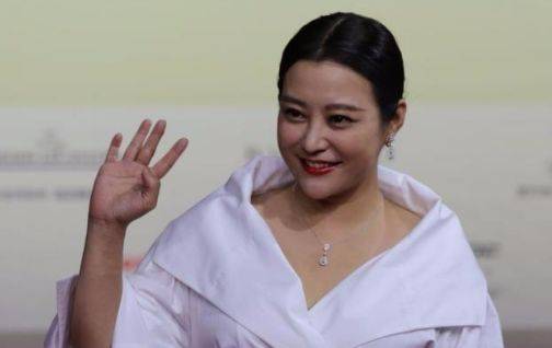 孙俪|原创曾和邓超同居三年，分手后十分悲伤，今见面对视一脸难堪！