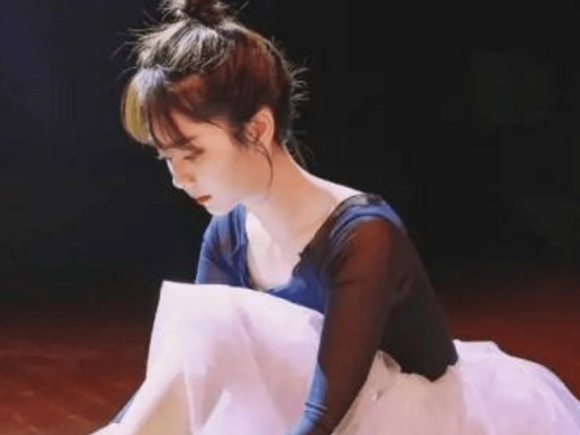曾经落榜北电的谭松韵,如今成为红火的明星,她是如何把一手烂牌打成王