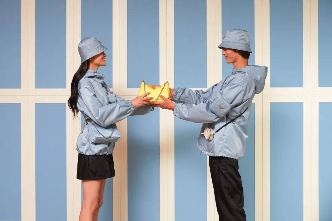 红色|七夕送礼指南| 情人节不知如何送礼？快收下这份秘籍给爱情升温吧～