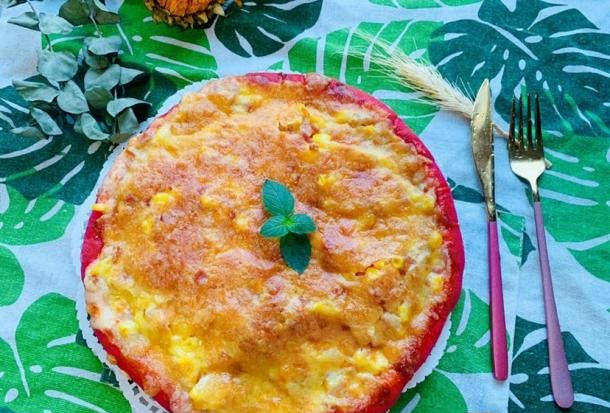 培根|好看又好吃创意满分!用火龙果榨汁做的玫红色披萨