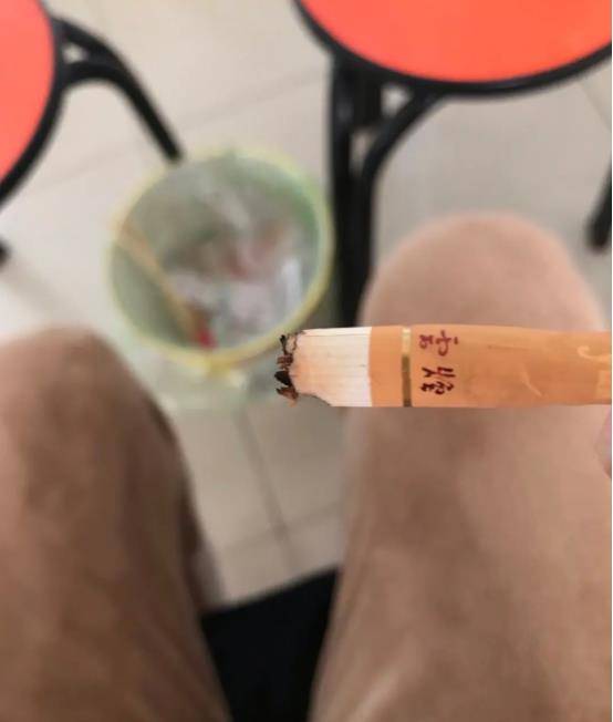 "老婆晚上一个人在家,我早上回来却发现地上的烟头,我