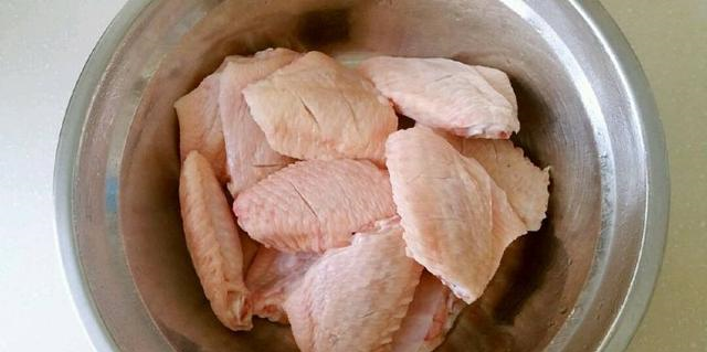 可乐鸡翅怎么烧好吃方便简单 d22494ff83db4a07b0795ab39d152e66.png