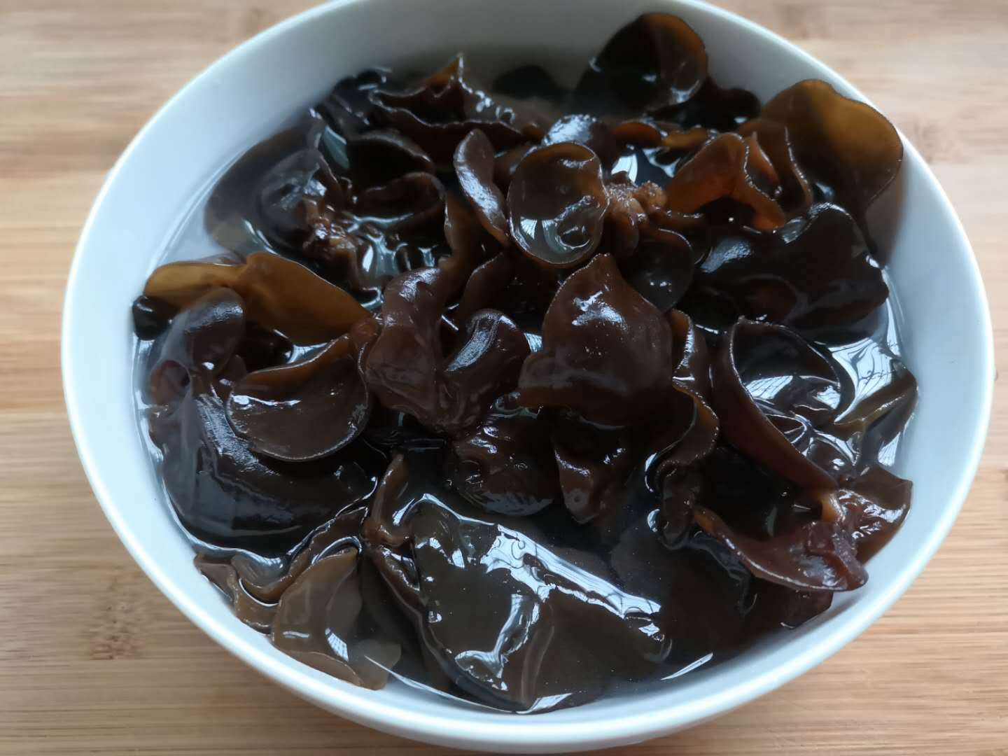 木耳不要炒着着吃了,加1个鸡蛋一搅,金黄酥脆,出锅就被抢光光!