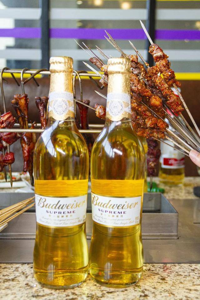 钱锋炭|激情8月来钱锋炭缸烧烤赢百威免单大奖炭缸烧烤遇上品质啤酒