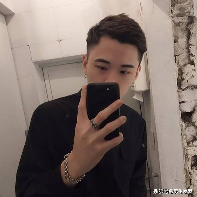 盖头|男生剪腻了“短盖头”发型，不妨试试这4款造型，清爽时尚显帅气