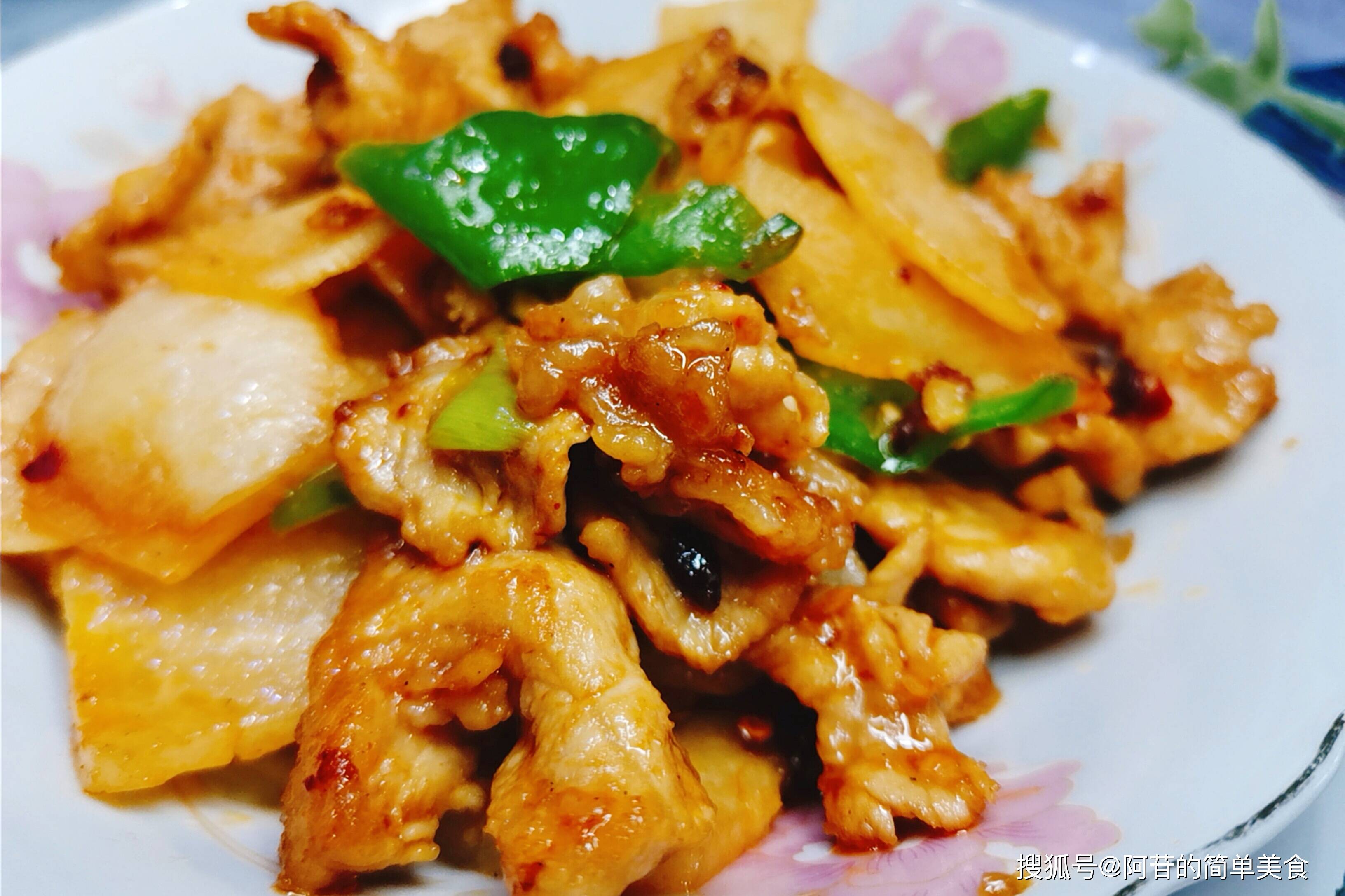 凉薯,爷爷最爱吃热的,配上肉片炒一炒,清热除火真下饭