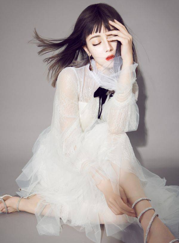 真照|迪丽热巴“真照”公开，看清她生图下的脸，再也不羡慕新疆人了