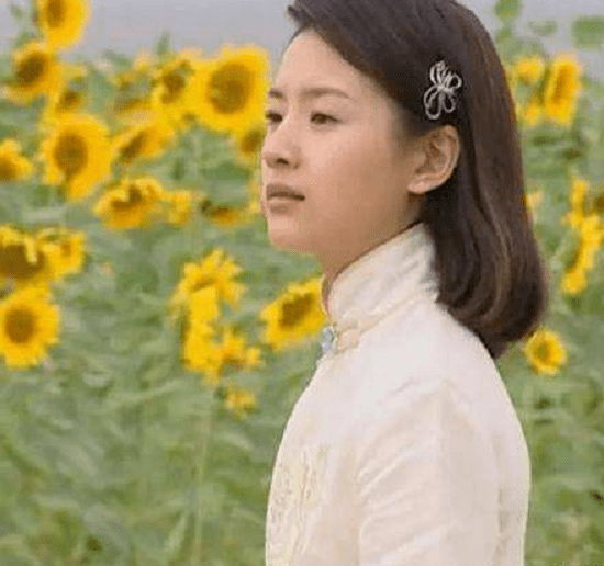 身材苗条|董洁身穿舞蹈服装，身材苗条又性感，昔日的白莲花变成了性感女神