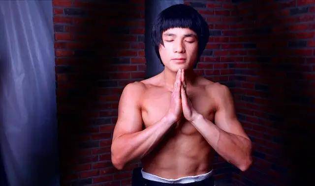 飞龙|原创现代李小龙曝光孟佳阿朵复活真相：她们给评委塞钱了，水太深