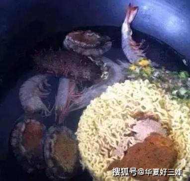 炫富又出新招数?土豪吃泡面了解一下,鲍鱼海参随便放,我酸了!