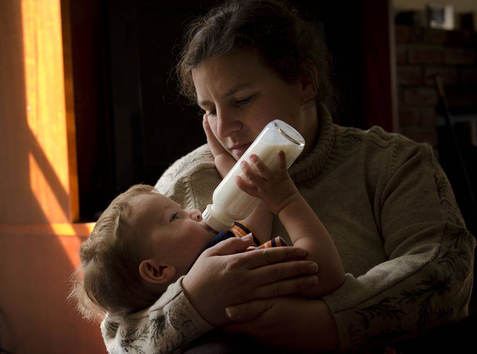 喂奶时|疼痛难忍？总结了以下经验，记得收藏！母乳喂养遭遇乳头皲裂