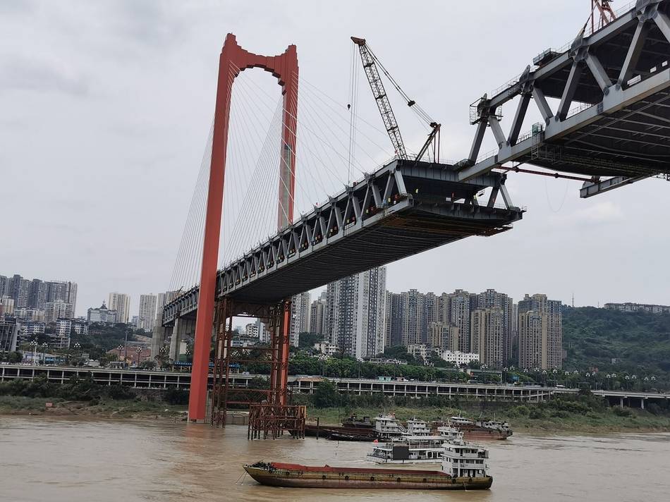 重庆嘉陵江红岩村大桥即将合龙 一桥联通江北,渝中,九龙坡三区